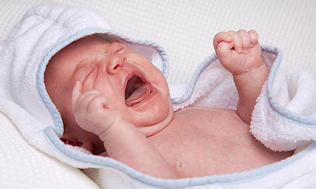 Продолжительный плач младенца способствует развитию патологии